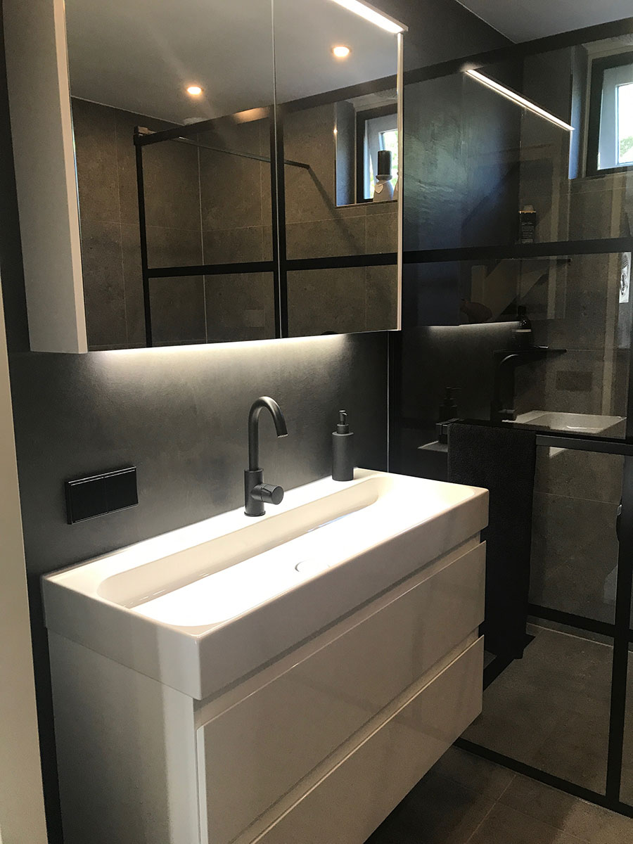 content 01b zwarte badkamer hendriks badkamers tegels sanitair sheerenberg