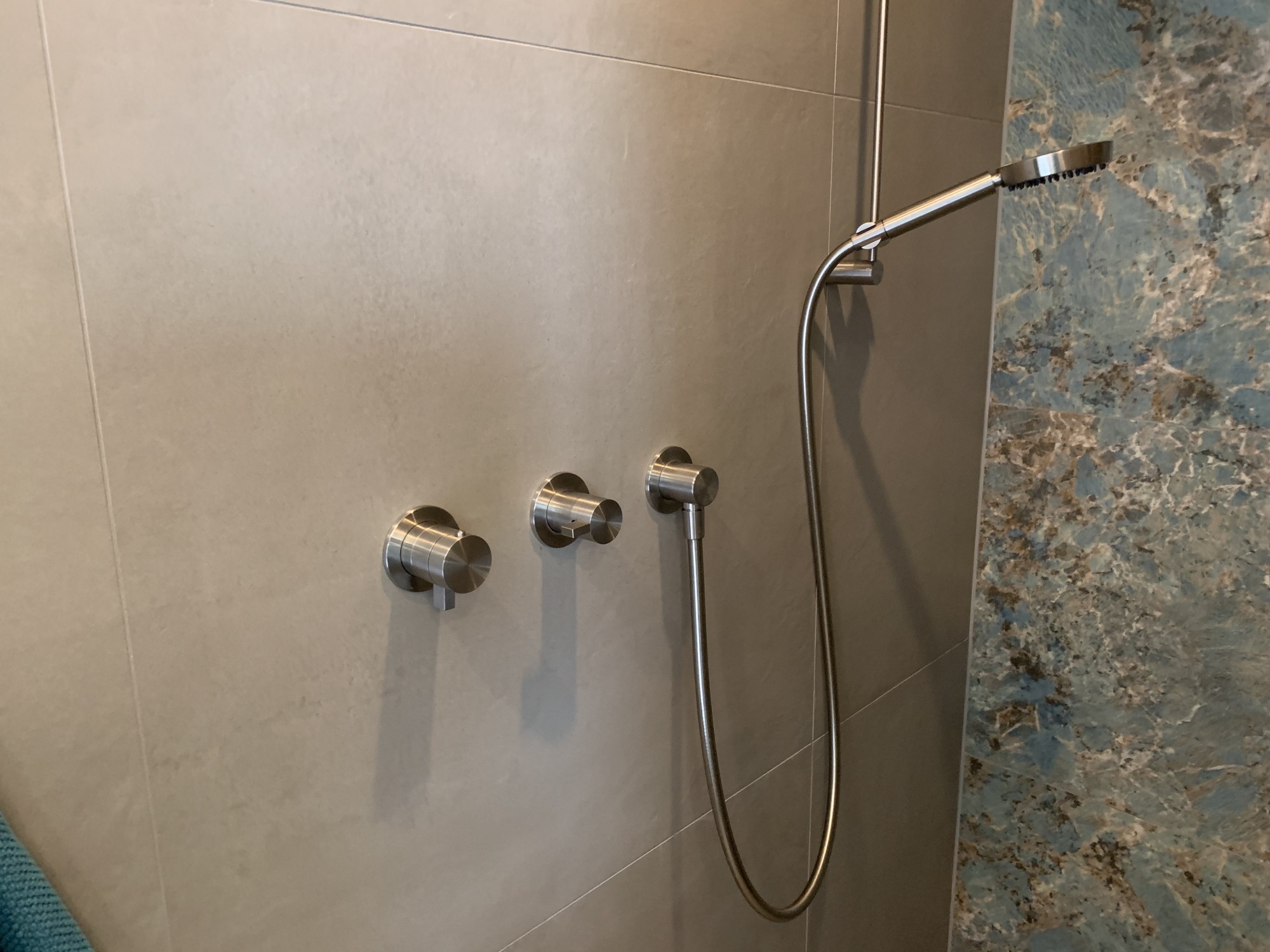 content 05 portfolio rvskranen maatwerkbadmeubels badkamers sheerenberg uwtegelzetters